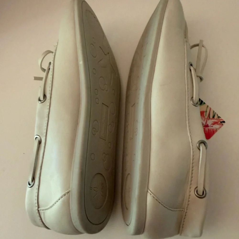Tommy Bahama Wayfarer Light Gray Boat Shoes Women’s 9 NEW